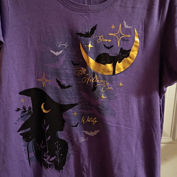 🆓 Free W/Purchase Purple Witch & Moon Graphic Tee with Gold Accent 3X - Picture 2 of 6